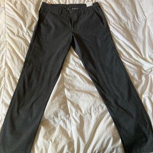 LULULEMON Commission relaxed fit mens Pants. Obsidian gray. New excellent